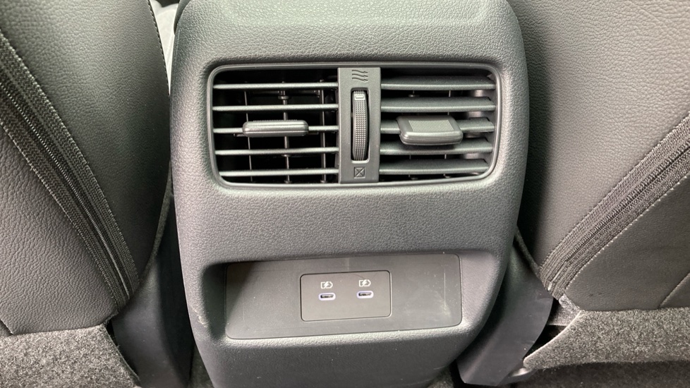 Nissan Qashqai 1.3 DiG-T MH 158 N-Connecta [Glass Rf] 5dr Xtronic Petrol Hatchback - Image 22