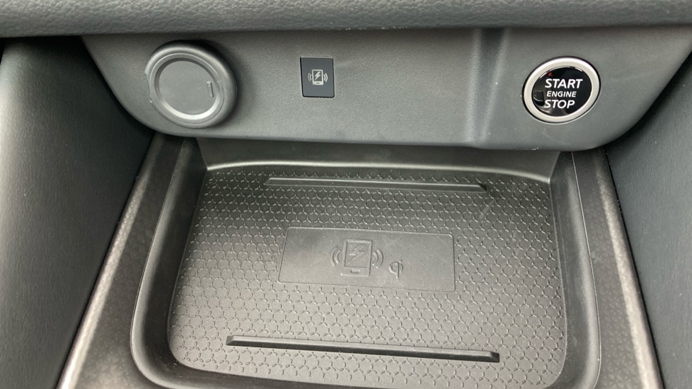 Nissan Qashqai 1.3 DiG-T MH 158 N-Connecta [Glass Rf] 5dr Xtronic Petrol Hatchback - Image 26