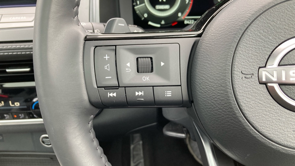 Nissan Qashqai 1.3 DiG-T MH 158 N-Connecta [Glass Rf] 5dr Xtronic Petrol Hatchback - Image 31