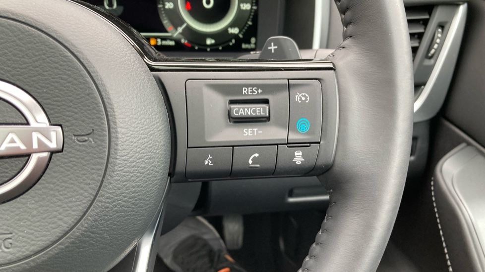 Nissan Qashqai 1.3 DiG-T MH 158 N-Connecta [Glass Rf] 5dr Xtronic Petrol Hatchback - Image 32