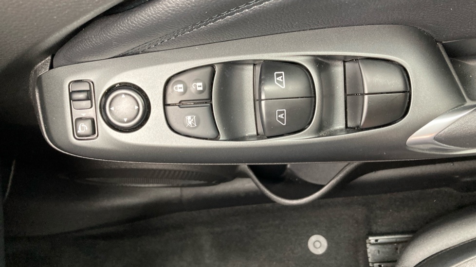 Nissan Juke 1.6 Hybrid N-Connecta 5dr Auto Hybrid Hatchback - Image 30
