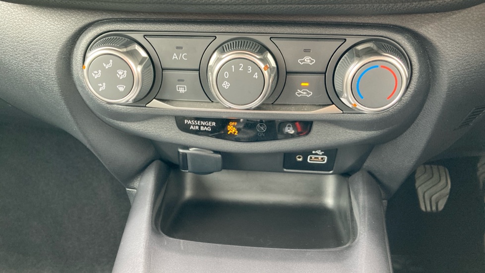Nissan Juke 1.0 DiG-T 114 Acenta 5dr Petrol Hatchback - Image 22