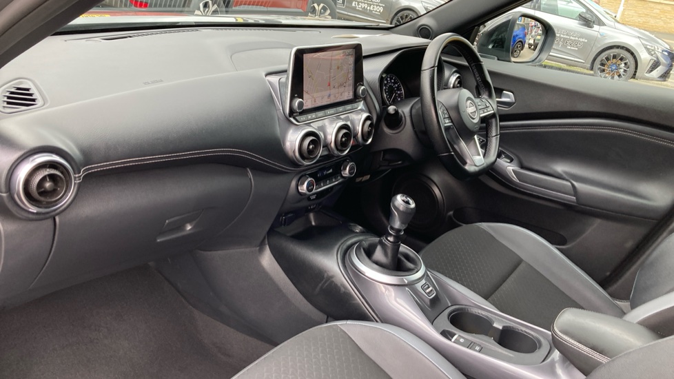 Nissan Juke 1.0 DiG-T 114 N-Connecta 5dr Petrol Hatchback - Image 9