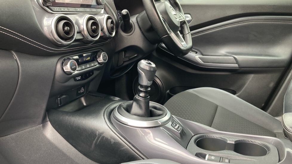Nissan Juke 1.0 DiG-T 114 N-Connecta 5dr Petrol Hatchback - Image 13