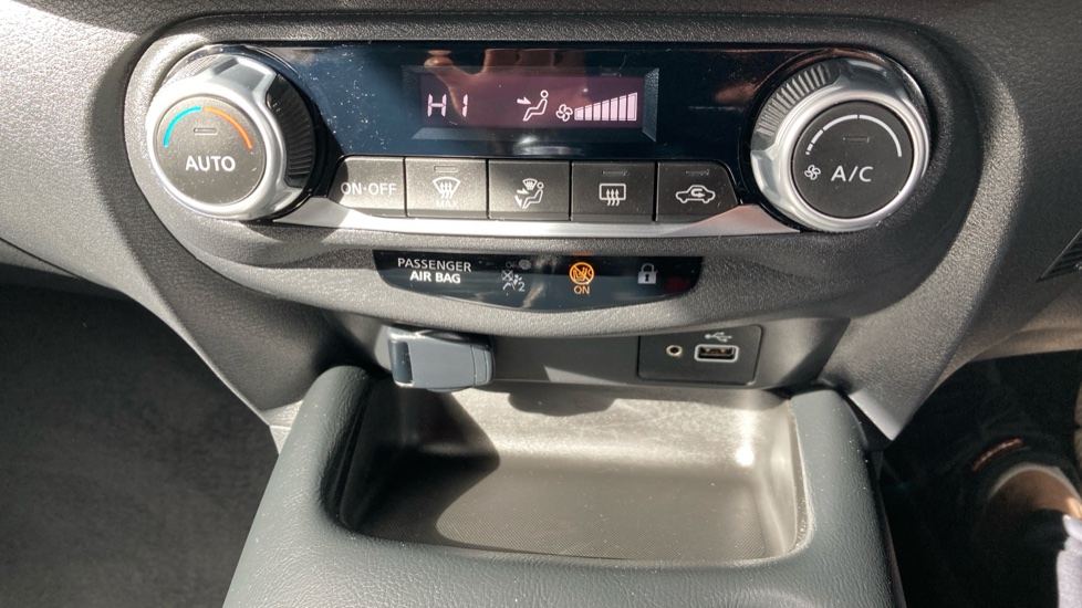 Nissan Juke 1.0 DiG-T 114 N-Connecta 5dr Petrol Hatchback - Image 22