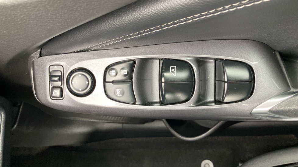 Nissan Juke 1.0 DiG-T 114 N-Connecta 5dr Petrol Hatchback - Image 27