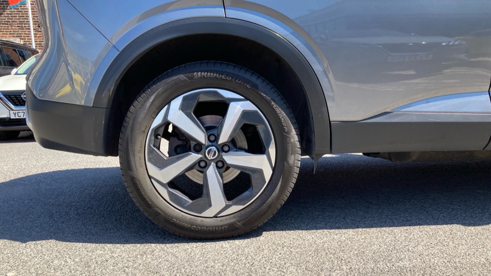 Nissan Qashqai 1.3 DiG-T MH N-Connecta 5dr Petrol Hatchback - Image 7