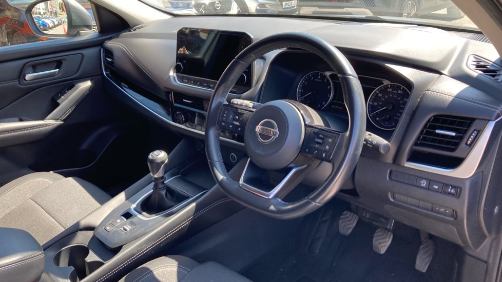 Nissan Qashqai 1.3 DiG-T MH N-Connecta 5dr Petrol Hatchback - Image 11