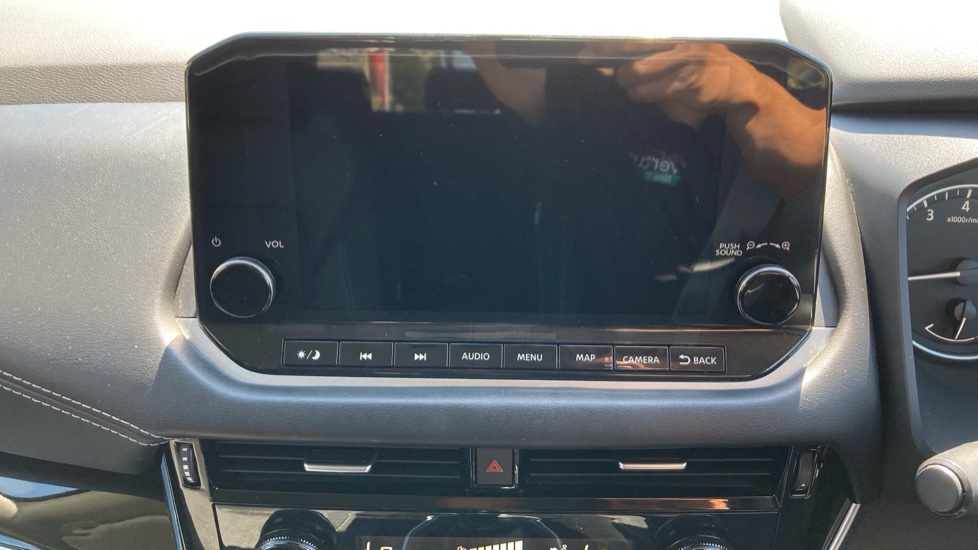 Nissan Qashqai 1.3 DiG-T MH N-Connecta 5dr Petrol Hatchback - Image 12