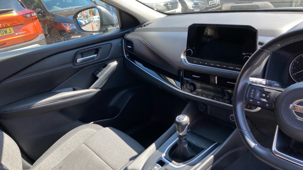 Nissan Qashqai 1.3 DiG-T MH N-Connecta 5dr Petrol Hatchback - Image 14