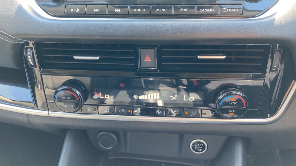 Nissan Qashqai 1.3 DiG-T MH N-Connecta 5dr Petrol Hatchback - Image 23
