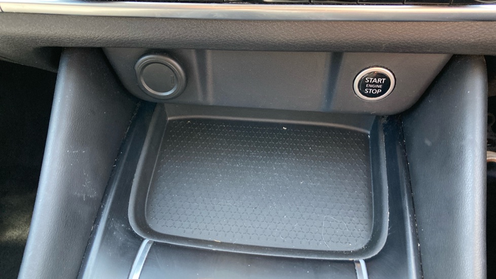 Nissan Qashqai 1.3 DiG-T MH N-Connecta 5dr Petrol Hatchback - Image 24