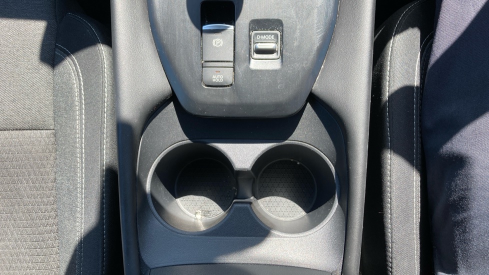Nissan Qashqai 1.3 DiG-T MH N-Connecta 5dr Petrol Hatchback - Image 25