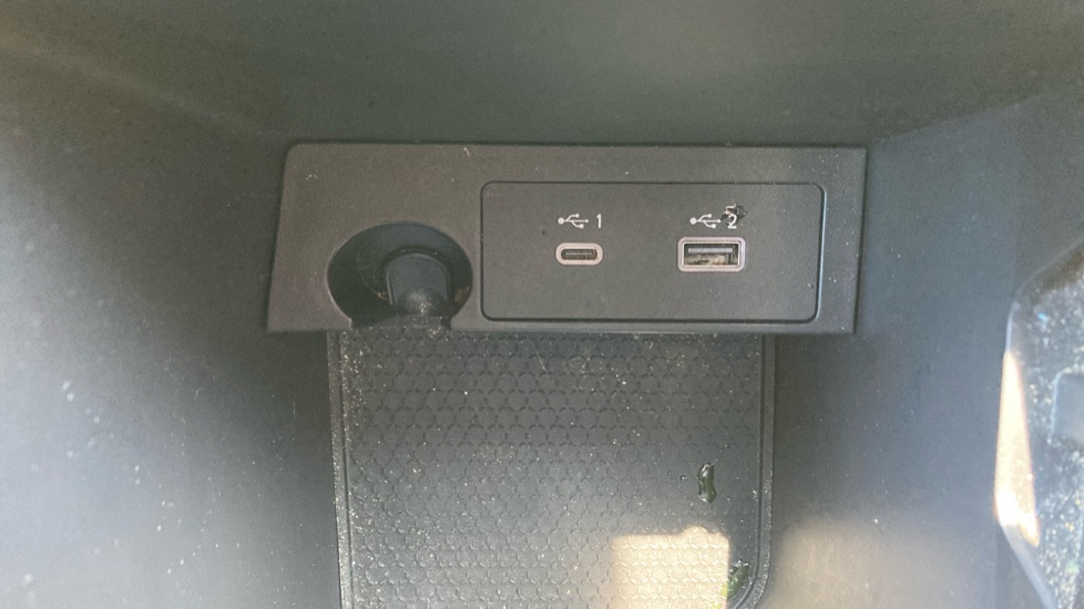 Nissan Qashqai 1.3 DiG-T MH N-Connecta 5dr Petrol Hatchback - Image 26