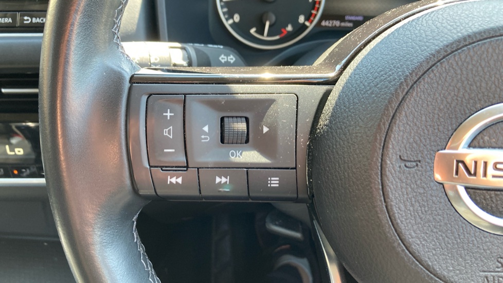 Nissan Qashqai 1.3 DiG-T MH N-Connecta 5dr Petrol Hatchback - Image 27