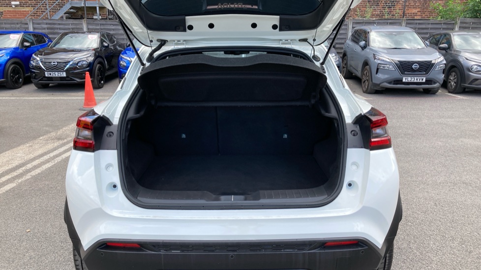 Nissan Juke 1.0 DiG-T 114 Tekna 5dr DCT Petrol Hatchback - Image 4