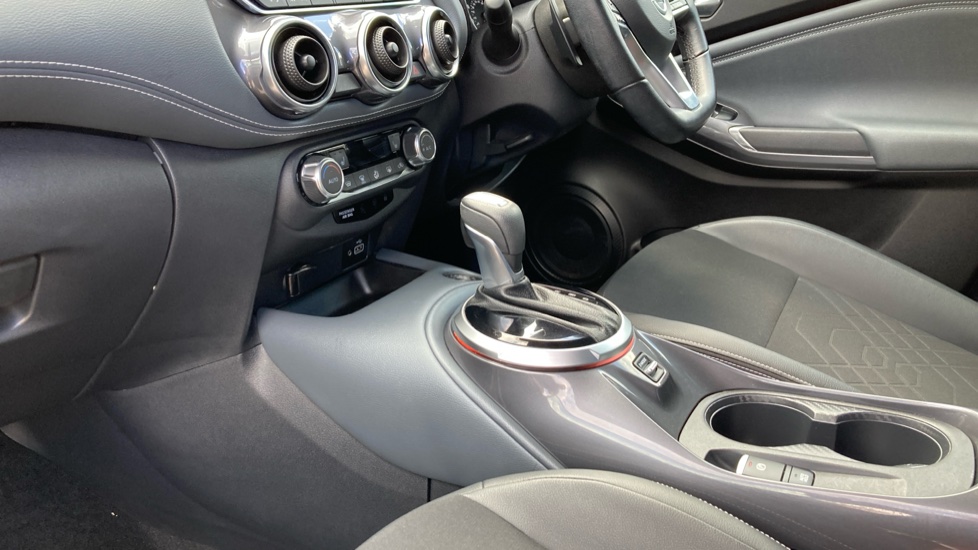 Nissan Juke 1.0 DiG-T 114 Tekna 5dr DCT Petrol Hatchback - Image 13