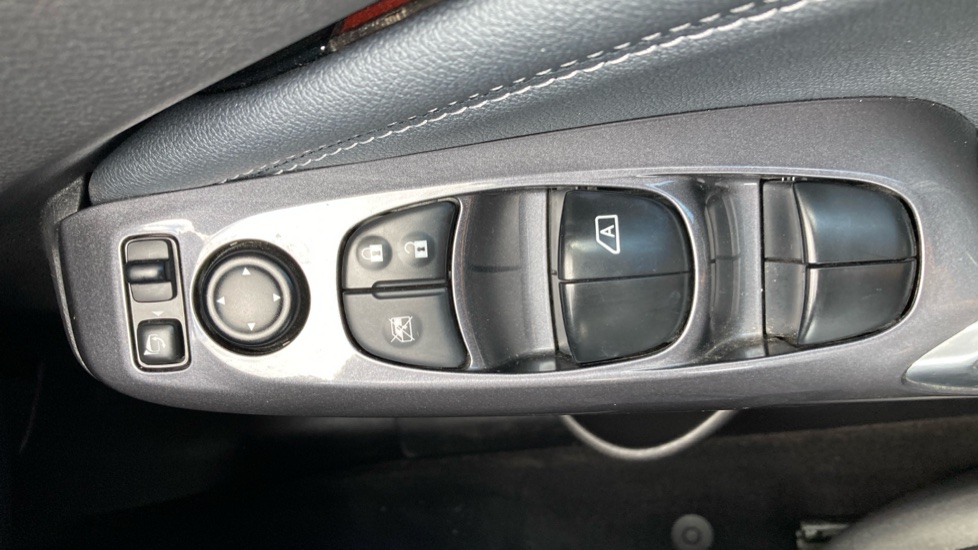 Nissan Juke 1.0 DiG-T 114 Tekna 5dr DCT Petrol Hatchback - Image 29