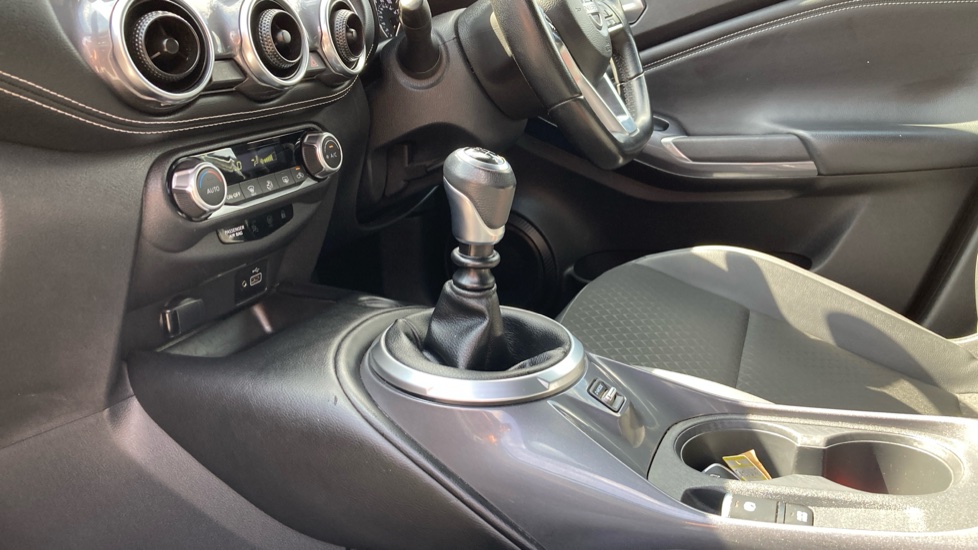 Nissan Juke 1.0 DiG-T 114 N-Connecta 5dr Petrol Hatchback - Image 13