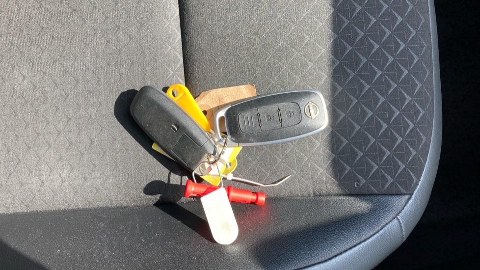 Nissan Juke 1.0 DiG-T 114 N-Connecta 5dr Petrol Hatchback - Image 20