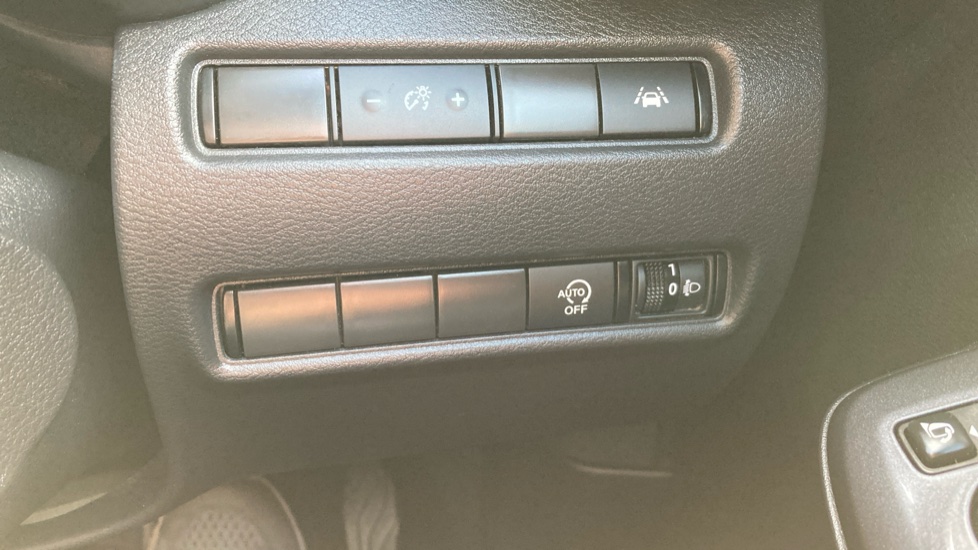 Nissan Juke 1.0 DiG-T 114 N-Connecta 5dr Petrol Hatchback - Image 29