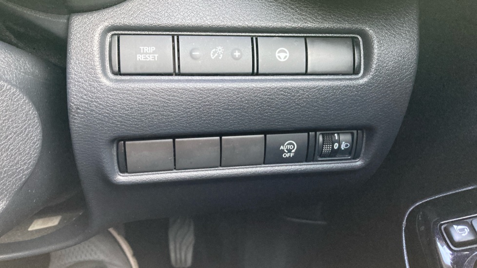 Nissan Juke 1.0 DiG-T Tekna+ 5dr DCT Petrol Hatchback - Image 32