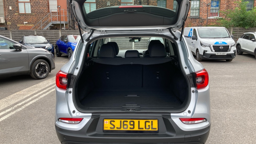 Renault Kadjar 1.3 TCE Iconic 5dr EDC Petrol Hatchback - Image 4