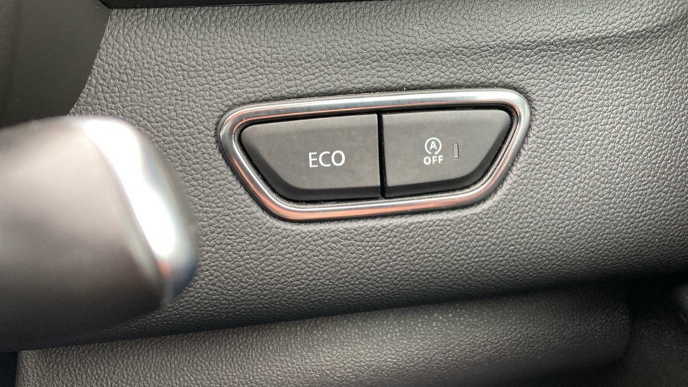 Renault Kadjar 1.3 TCE Iconic 5dr EDC Petrol Hatchback - Image 31