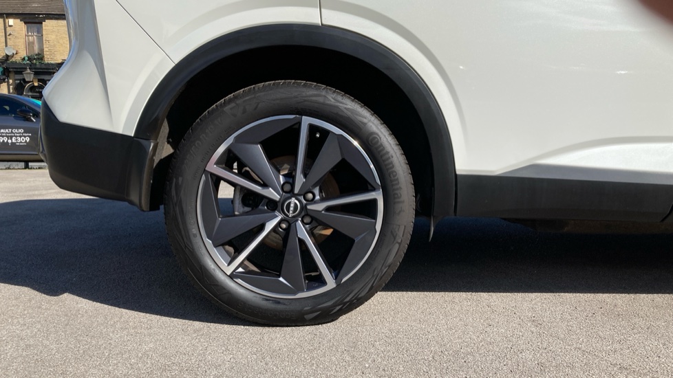Nissan Qashqai 1.3 DiG-T MH Tekna 5dr Petrol Hatchback - Image 7