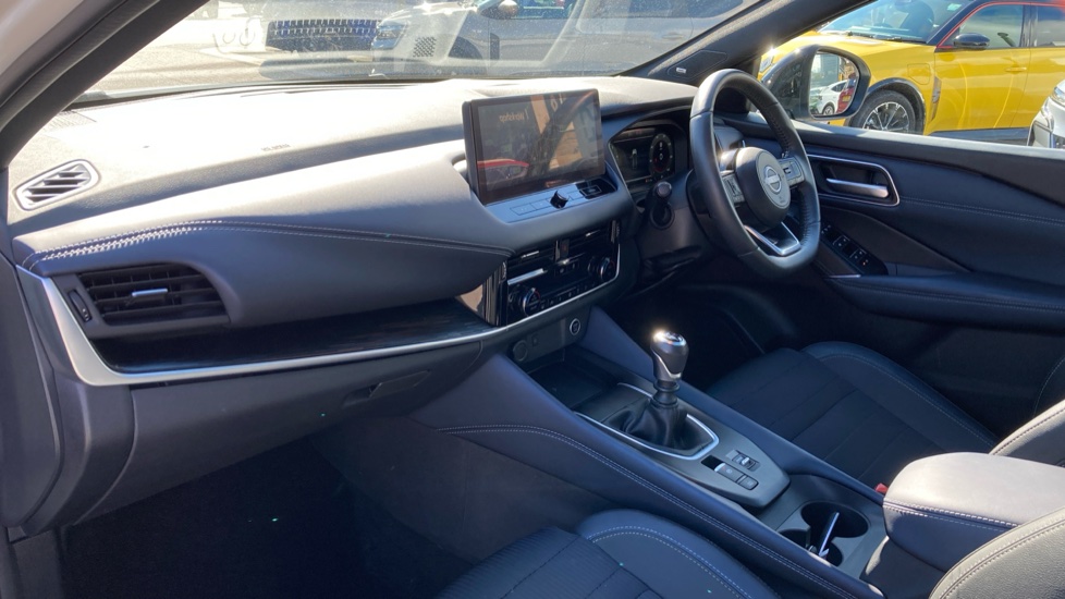 Nissan Qashqai 1.3 DiG-T MH Tekna 5dr Petrol Hatchback - Image 9