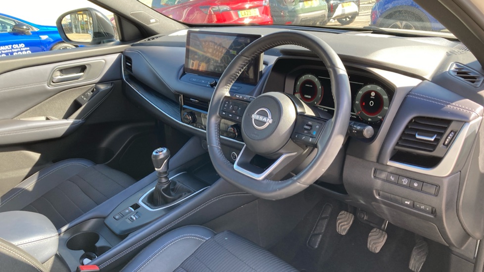 Nissan Qashqai 1.3 DiG-T MH Tekna 5dr Petrol Hatchback - Image 11