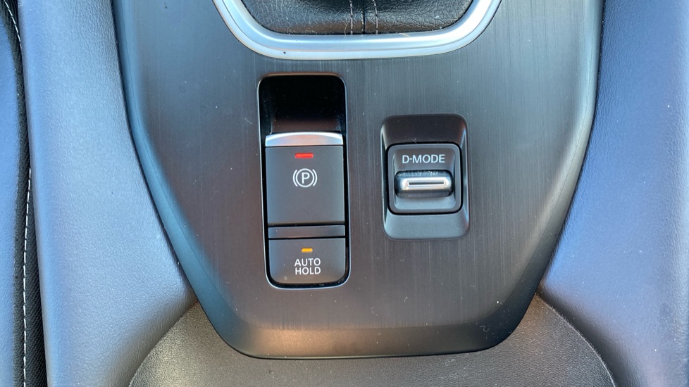 Nissan Qashqai 1.3 DiG-T MH Tekna 5dr Petrol Hatchback - Image 27
