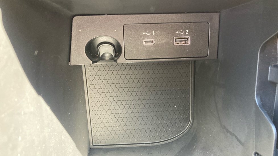 Nissan Qashqai 1.3 DiG-T MH Tekna 5dr Petrol Hatchback - Image 29
