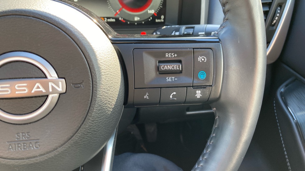 Nissan Qashqai 1.3 DiG-T MH Tekna 5dr Petrol Hatchback - Image 31