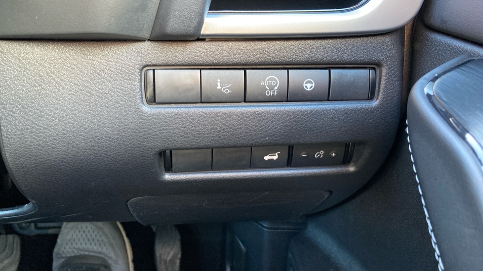 Nissan Qashqai 1.3 DiG-T MH Tekna 5dr Petrol Hatchback - Image 33