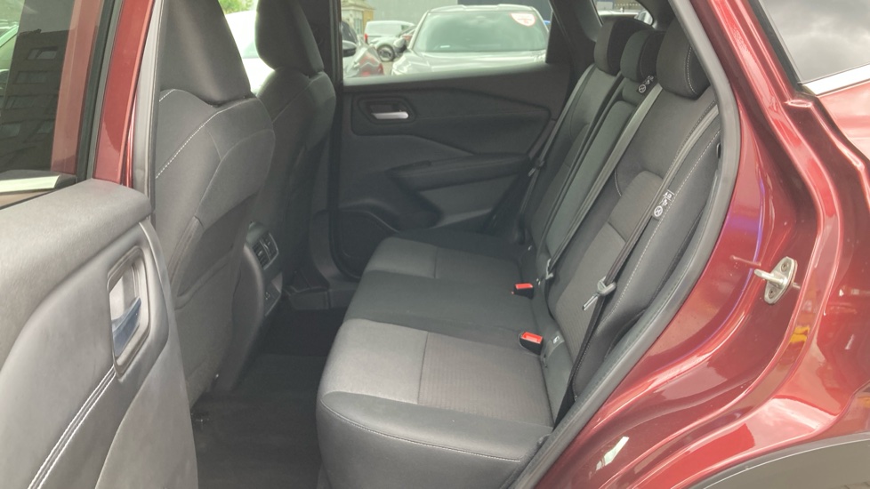 Nissan Qashqai 1.3 DiG-T MH N-Connecta 5dr Petrol Hatchback - Image 16