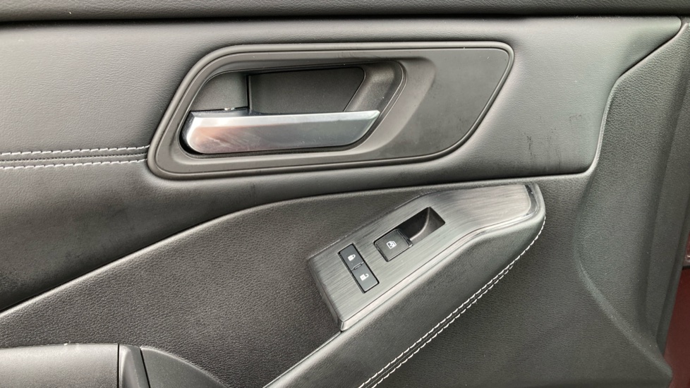 Nissan Qashqai 1.3 DiG-T MH N-Connecta 5dr Petrol Hatchback - Image 21