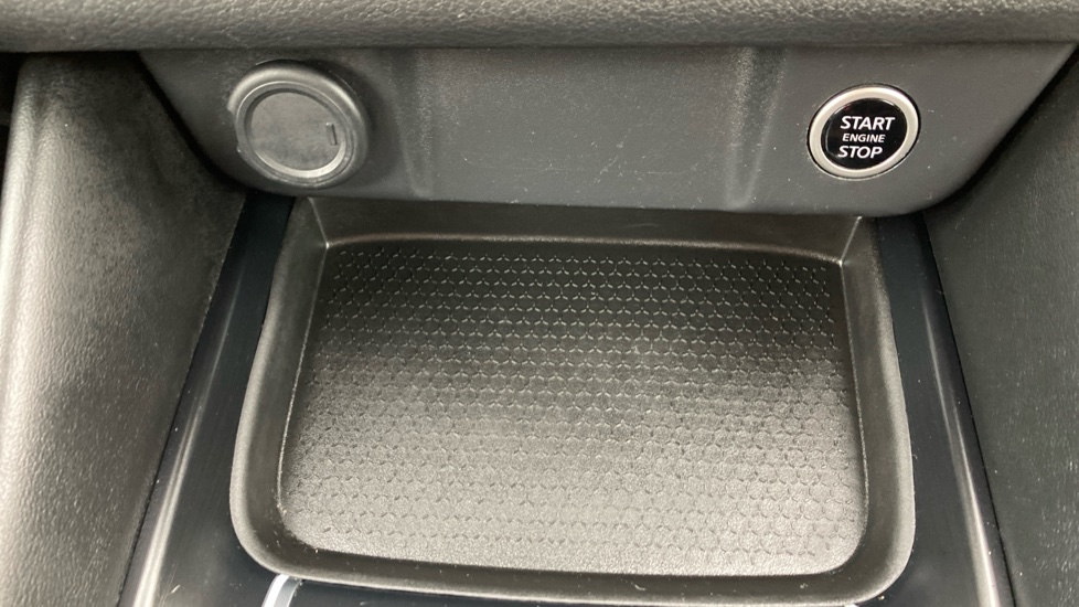Nissan Qashqai 1.3 DiG-T MH N-Connecta 5dr Petrol Hatchback - Image 25