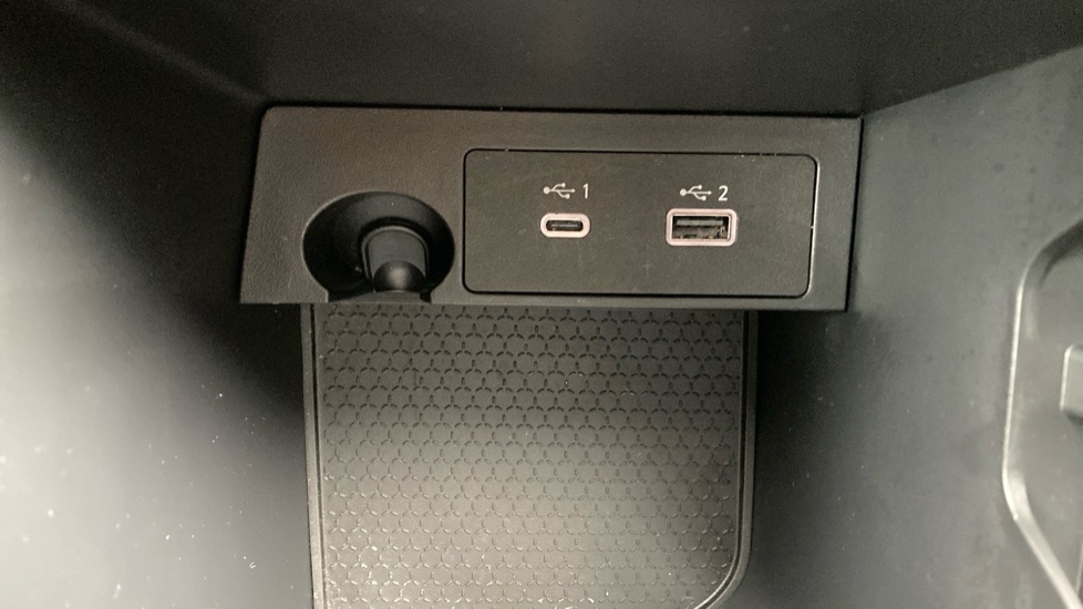 Nissan Qashqai 1.3 DiG-T MH N-Connecta 5dr Petrol Hatchback - Image 29