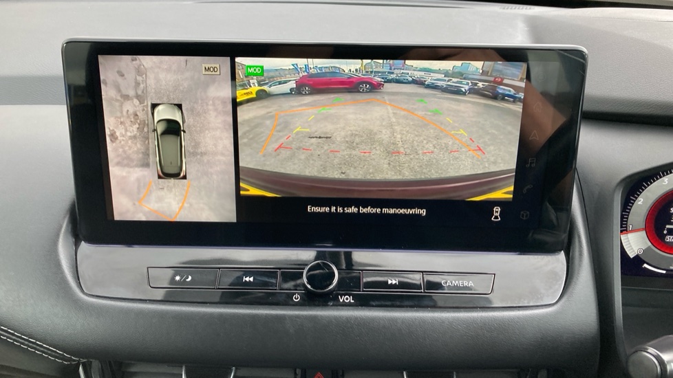 Nissan Qashqai 1.3 DiG-T MH N-Connecta 5dr Petrol Hatchback - Image 35
