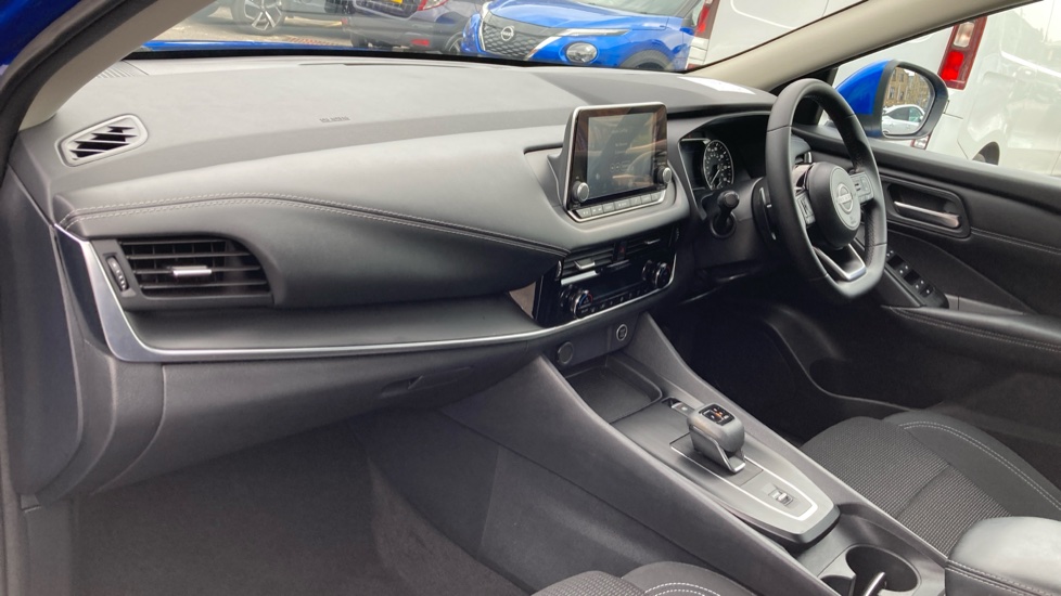 Nissan Qashqai 1.3 DiG-T MH 158 Acenta Premium 5dr Xtronic Petrol Hatchback - Image 9
