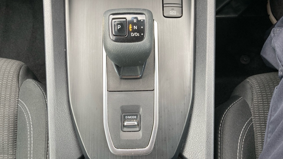 Nissan Qashqai 1.3 DiG-T MH 158 Acenta Premium 5dr Xtronic Petrol Hatchback - Image 23