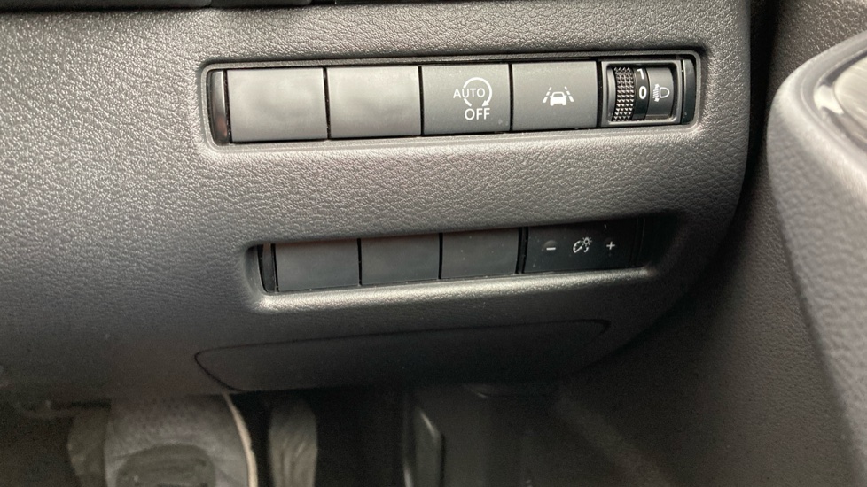 Nissan Qashqai 1.3 DiG-T MH 158 Acenta Premium 5dr Xtronic Petrol Hatchback - Image 30