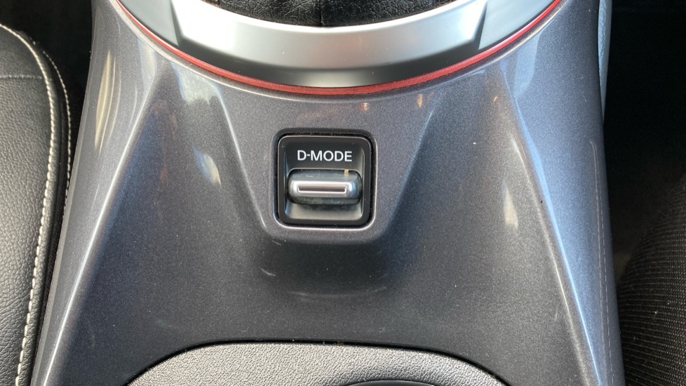 Nissan Juke 1.0 DiG-T 114 Tekna 5dr DCT Petrol Hatchback - Image 26