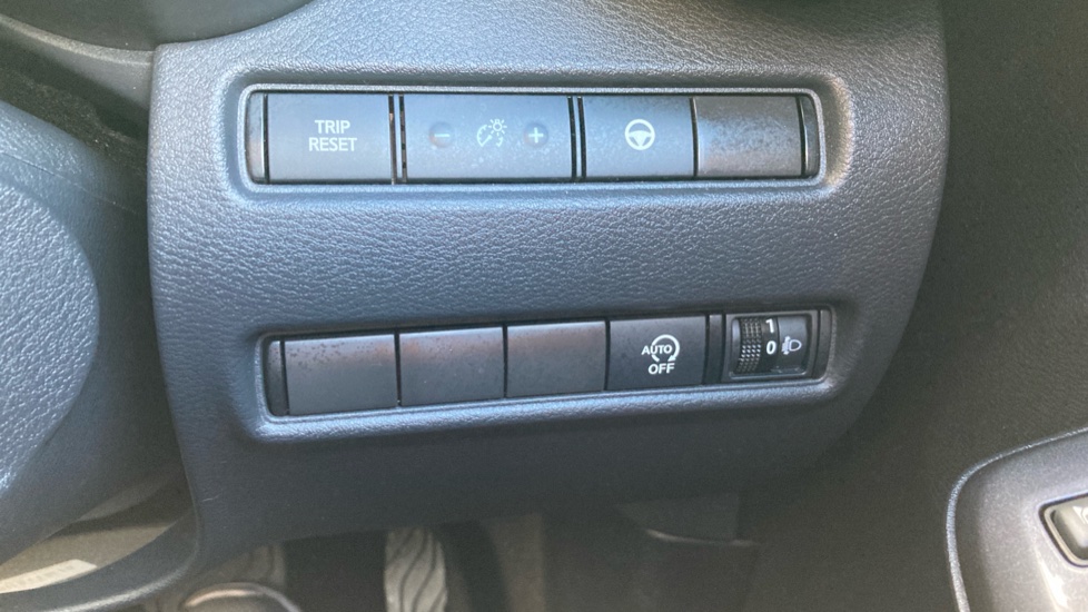 Nissan Juke 1.0 DiG-T 114 Tekna 5dr DCT Petrol Hatchback - Image 31