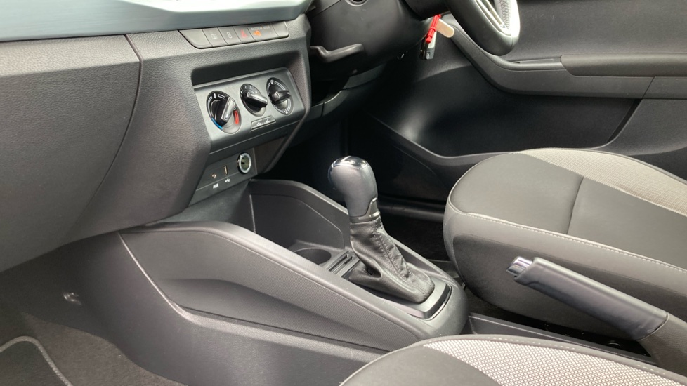 Skoda Fabia 1.0 TSI 110 SE 5dr DSG Petrol Hatchback - Image 13