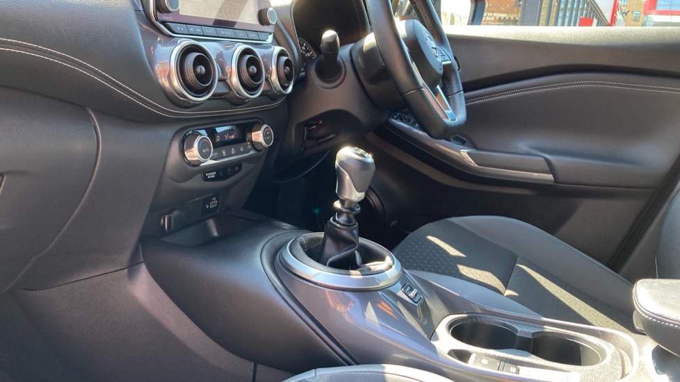 Nissan Juke 1.0 DiG-T 114 N-Connecta 5dr Petrol Hatchback - Image 13