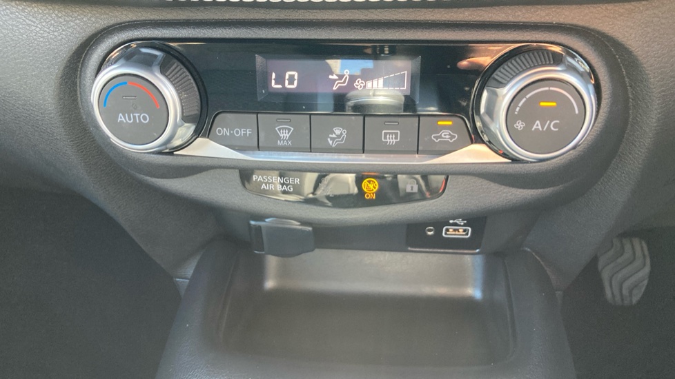Nissan Juke 1.0 DiG-T 114 N-Connecta 5dr Petrol Hatchback - Image 23