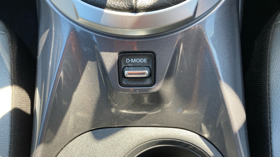 Nissan Juke 1.0 DiG-T 114 N-Connecta 5dr Petrol Hatchback - Image 26