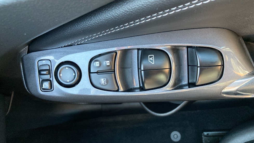 Nissan Juke 1.0 DiG-T 114 N-Connecta 5dr Petrol Hatchback - Image 30